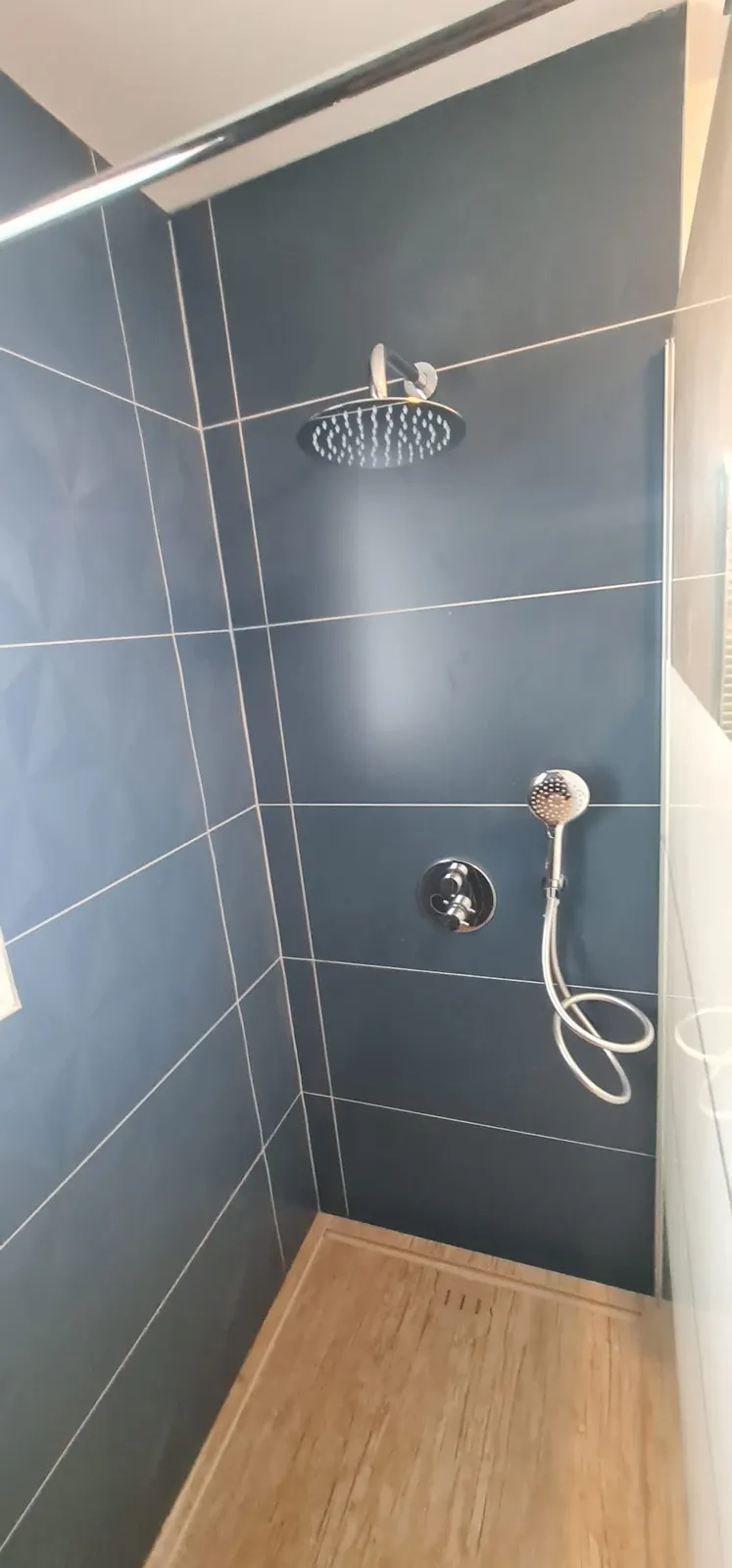 Douche à l'italienne : l'étanchéité avant le carrelage — Revêtements sols & murs